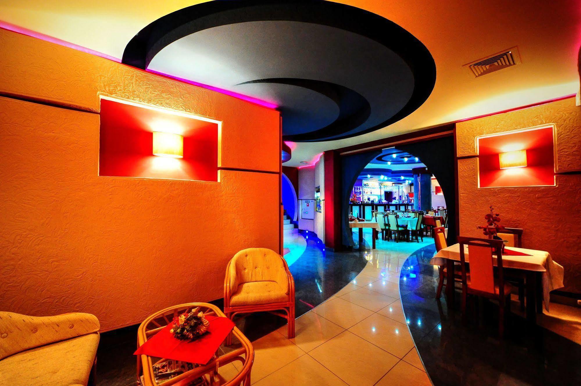 וובה Hotel Spinaker מראה חיצוני תמונה