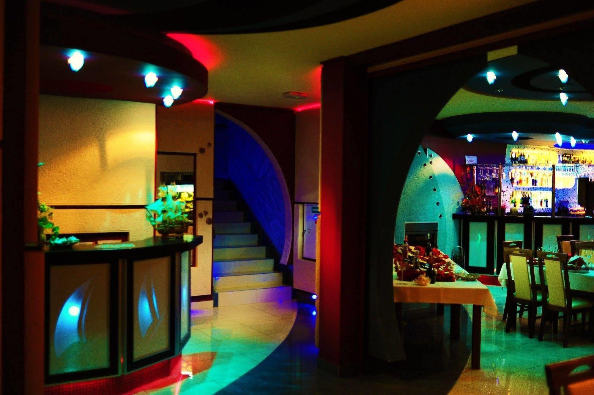וובה Hotel Spinaker מראה חיצוני תמונה