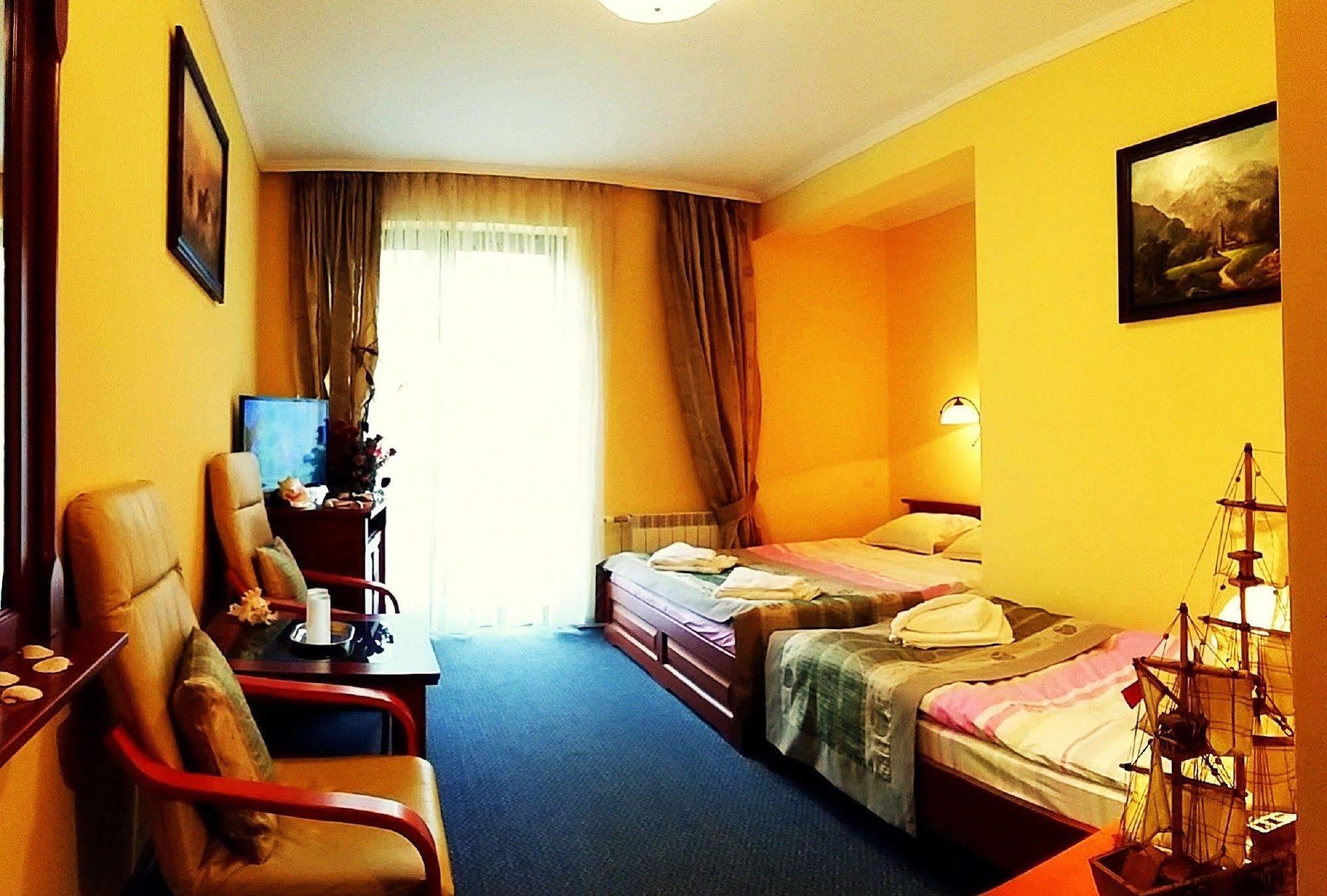 וובה Hotel Spinaker מראה חיצוני תמונה