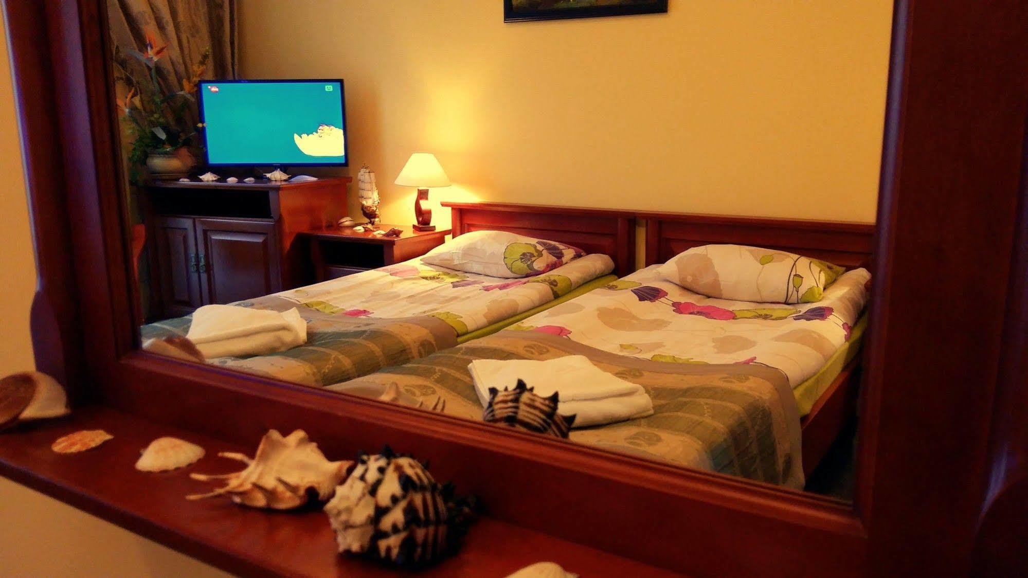 וובה Hotel Spinaker מראה חיצוני תמונה