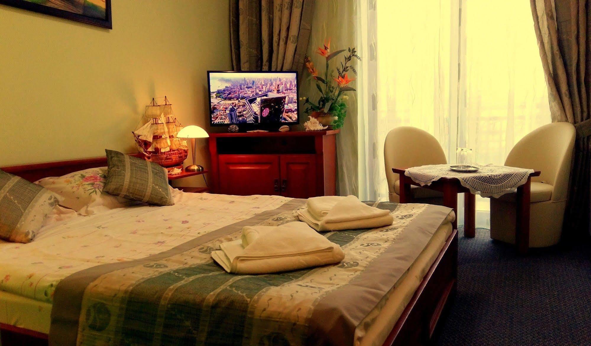 וובה Hotel Spinaker מראה חיצוני תמונה