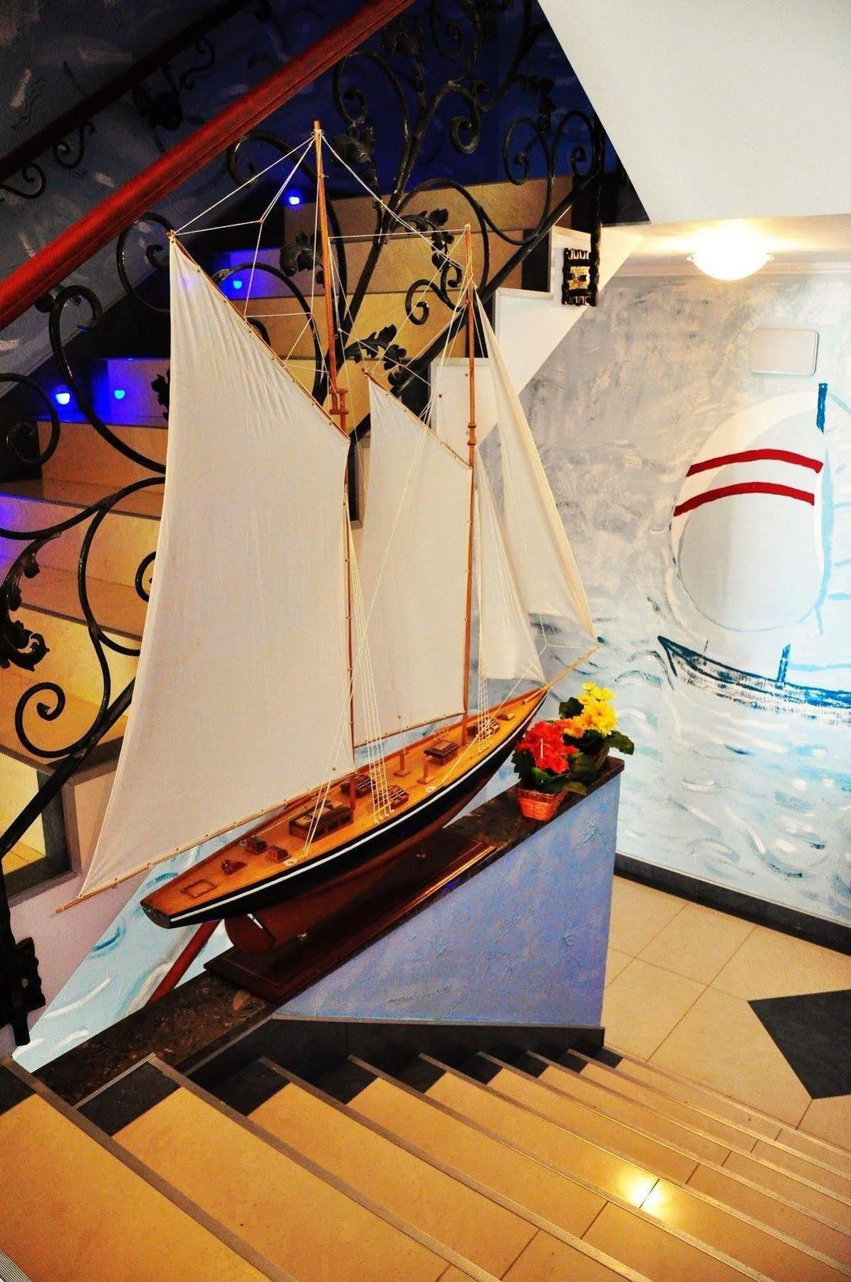 וובה Hotel Spinaker מראה חיצוני תמונה