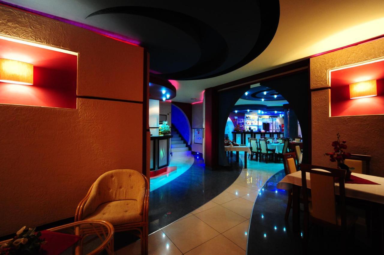 וובה Hotel Spinaker מראה חיצוני תמונה